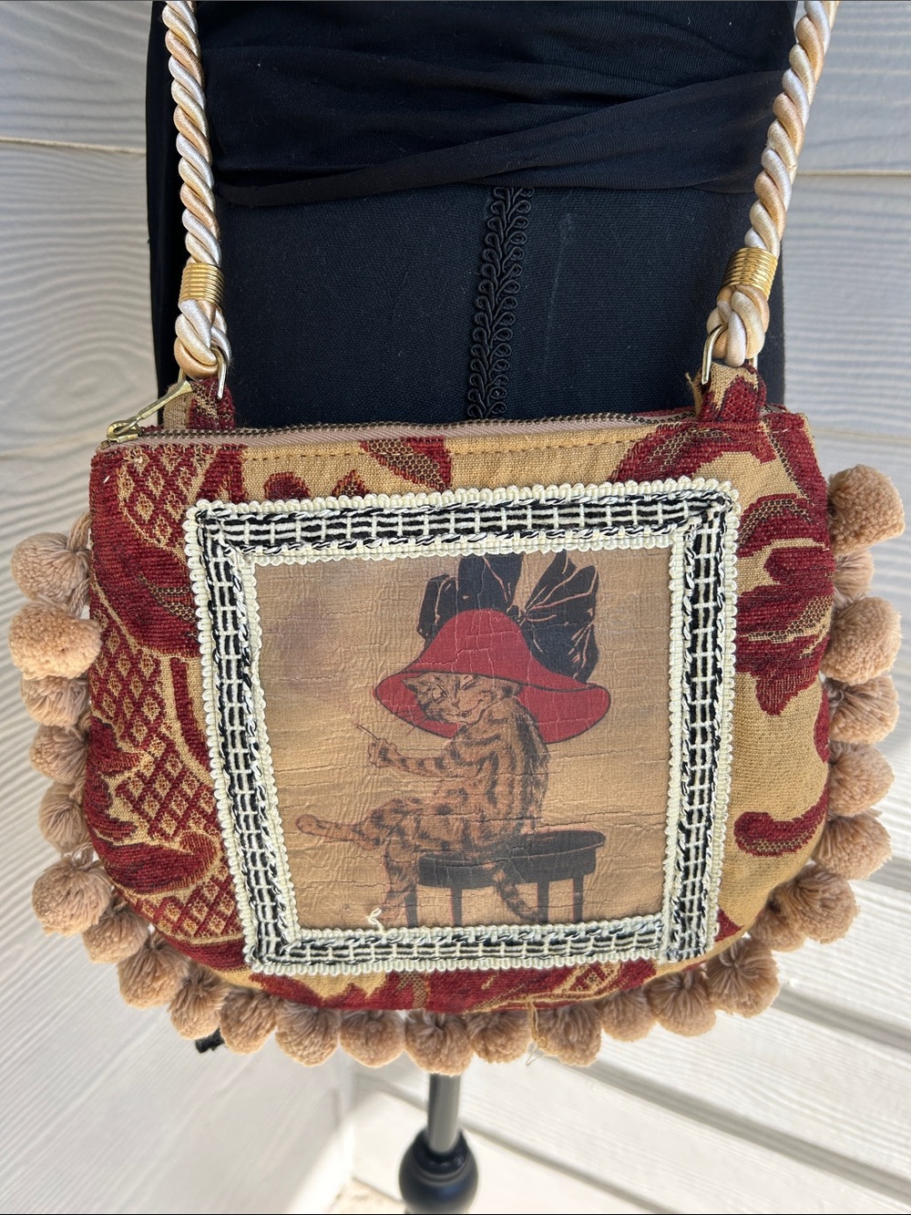 PULVERMACHER Vintage-Inspired Red & Tan Tapestry Crossbody Bag with cat in a hat